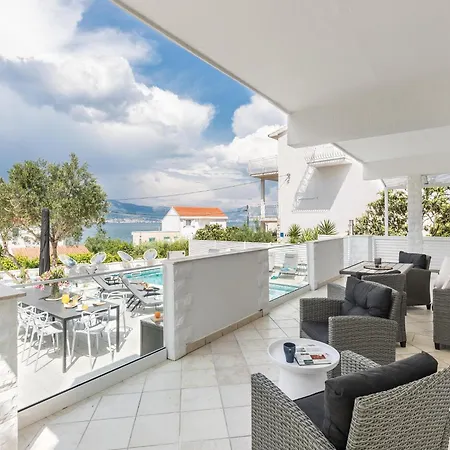 Apartment Attractive In Slatine *