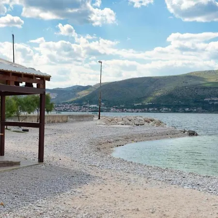 Apartment Attractive In Slatine